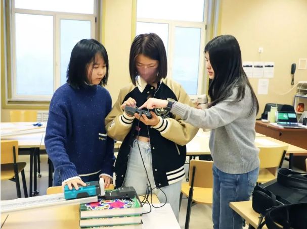 大连华美双语学校学生社团| 理科领域的女性力量